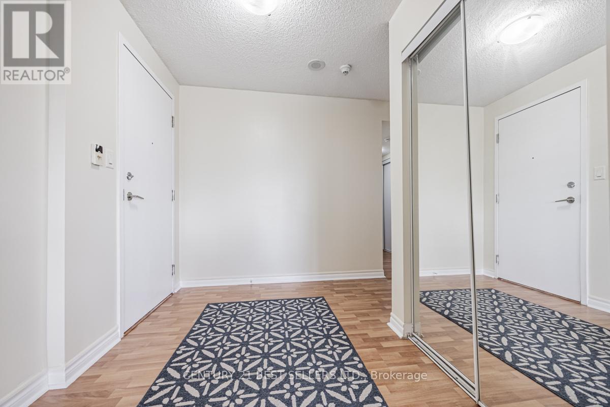 1715 - 3880 Duke Of York Boulevard, Mississauga, Ontario  L5B 4M7 - Photo 2 - W12450444