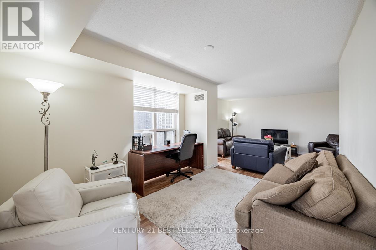 1715 - 3880 Duke Of York Boulevard, Mississauga, Ontario  L5B 4M7 - Photo 8 - W12450444