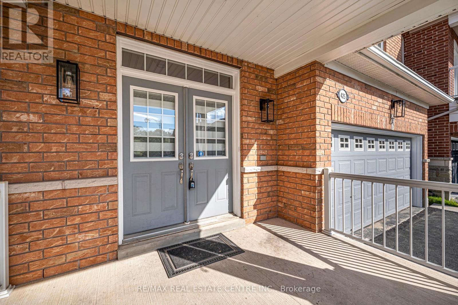 425 Bussel Crescent, Milton, Ontario  L9T 0W7 - Photo 2 - W12450460