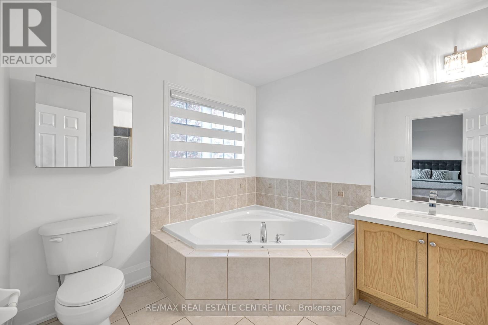 425 Bussel Crescent, Milton, Ontario  L9T 0W7 - Photo 25 - W12450460