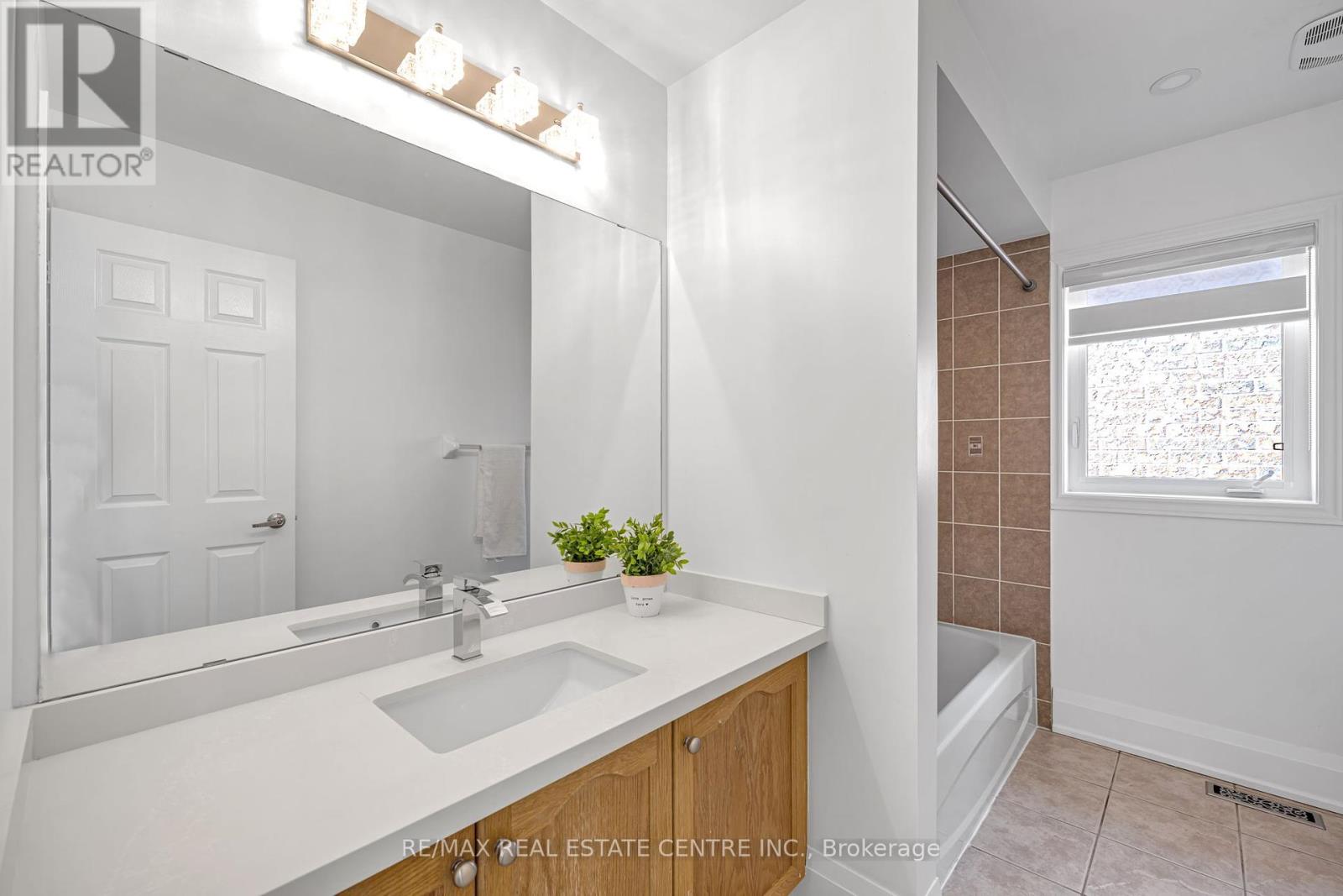 425 Bussel Crescent, Milton, Ontario  L9T 0W7 - Photo 31 - W12450460