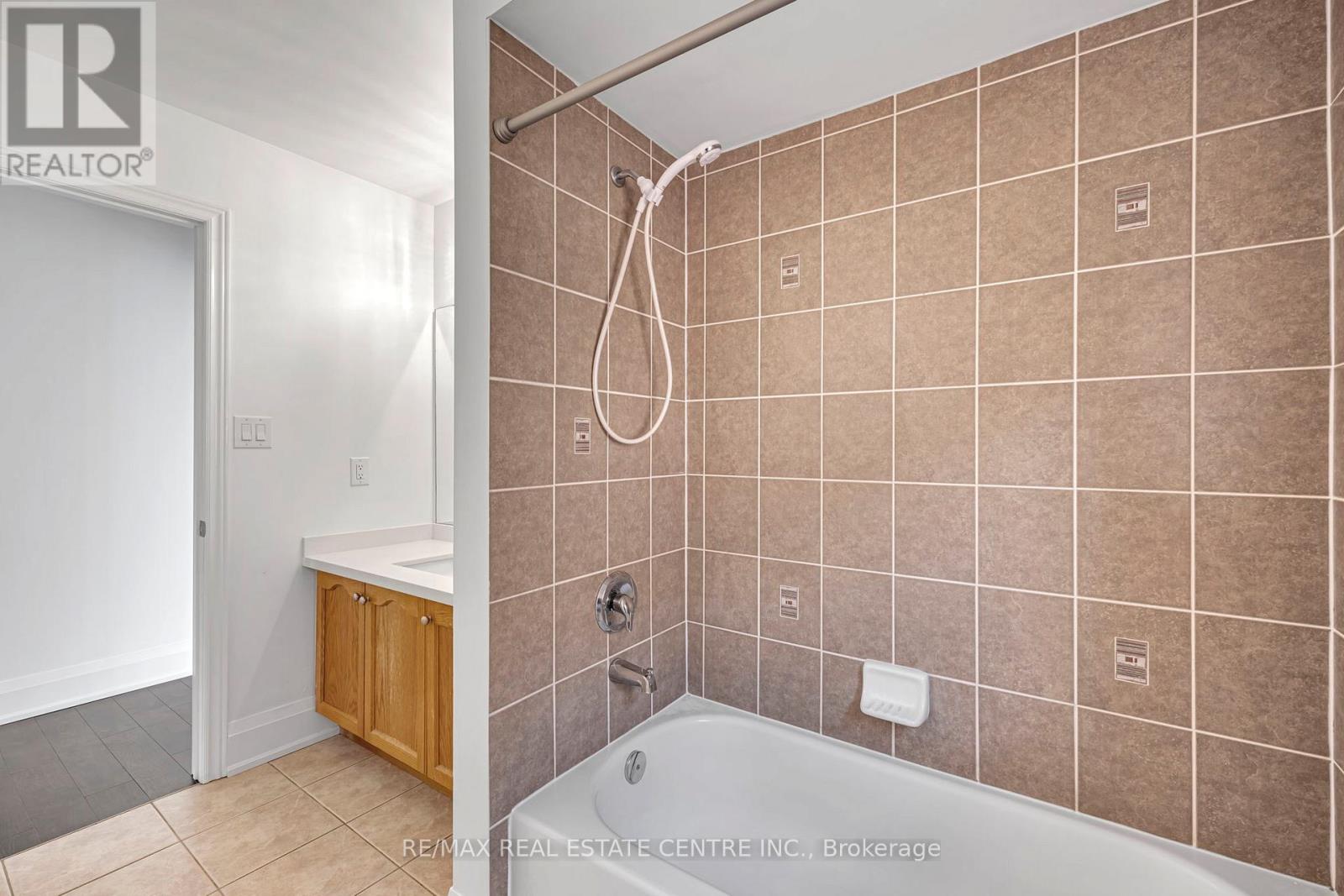 425 Bussel Crescent, Milton, Ontario  L9T 0W7 - Photo 32 - W12450460