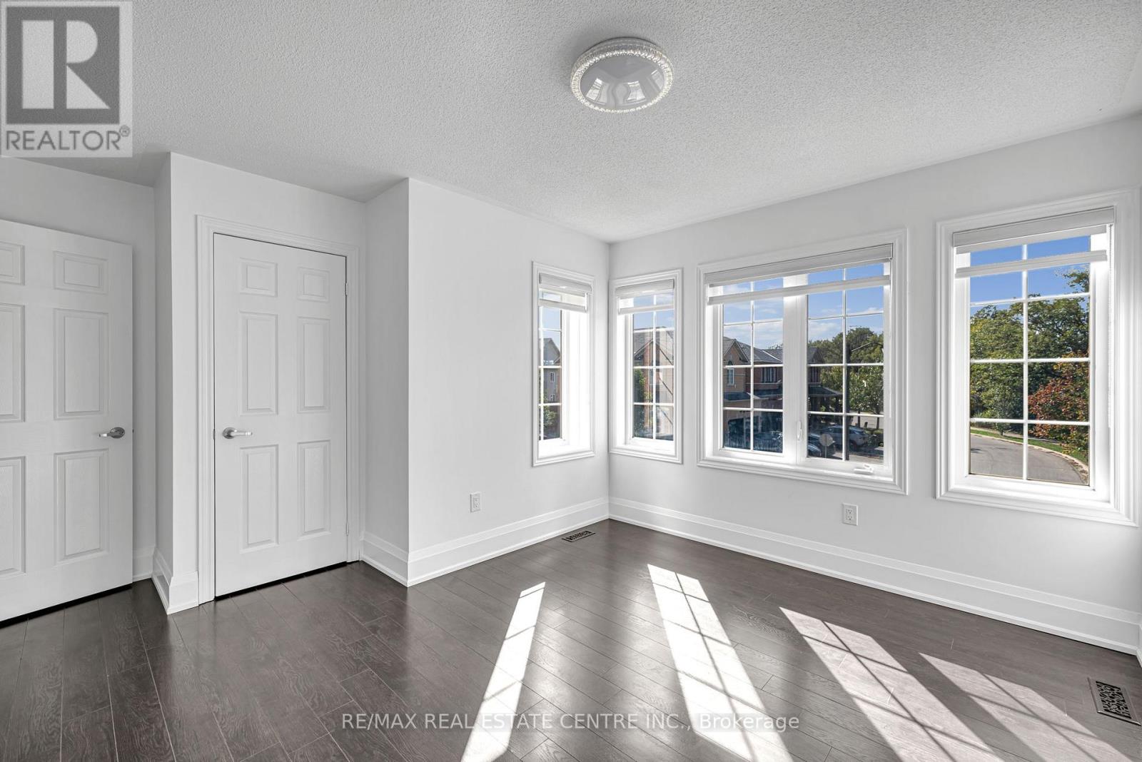 425 Bussel Crescent, Milton, Ontario  L9T 0W7 - Photo 34 - W12450460