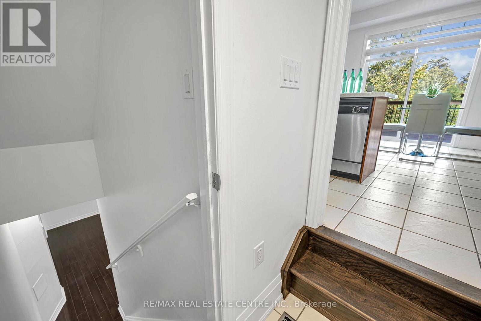 425 Bussel Crescent, Milton, Ontario  L9T 0W7 - Photo 38 - W12450460