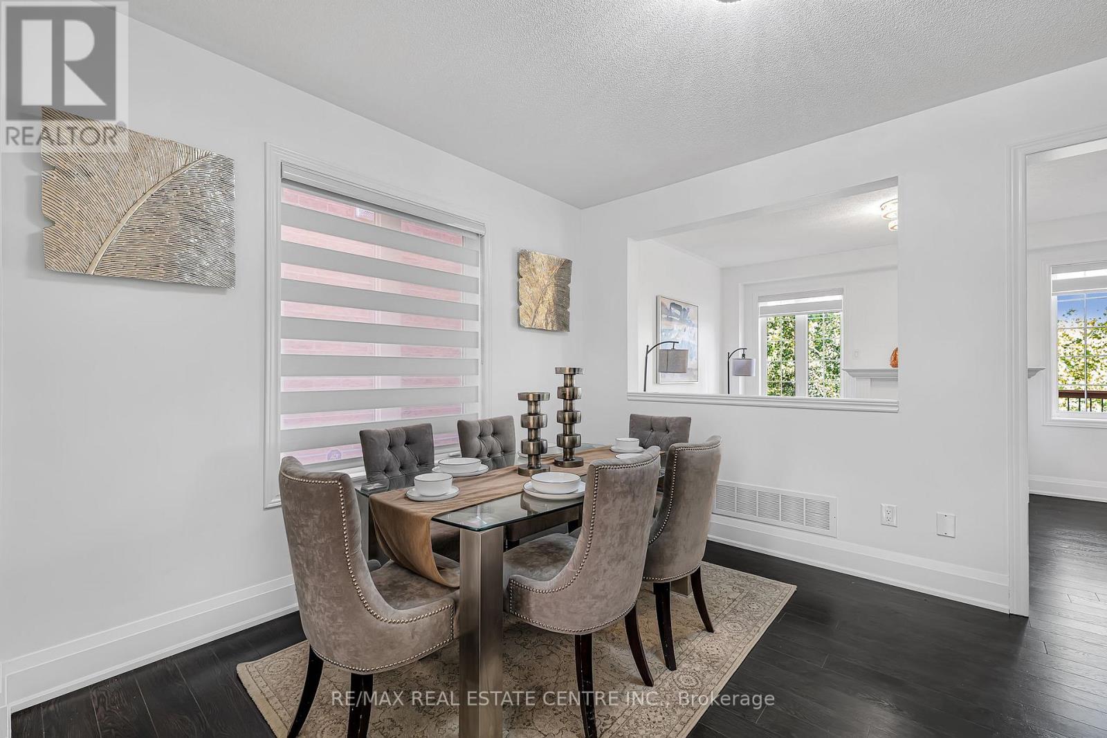 425 Bussel Crescent, Milton, Ontario  L9T 0W7 - Photo 7 - W12450460
