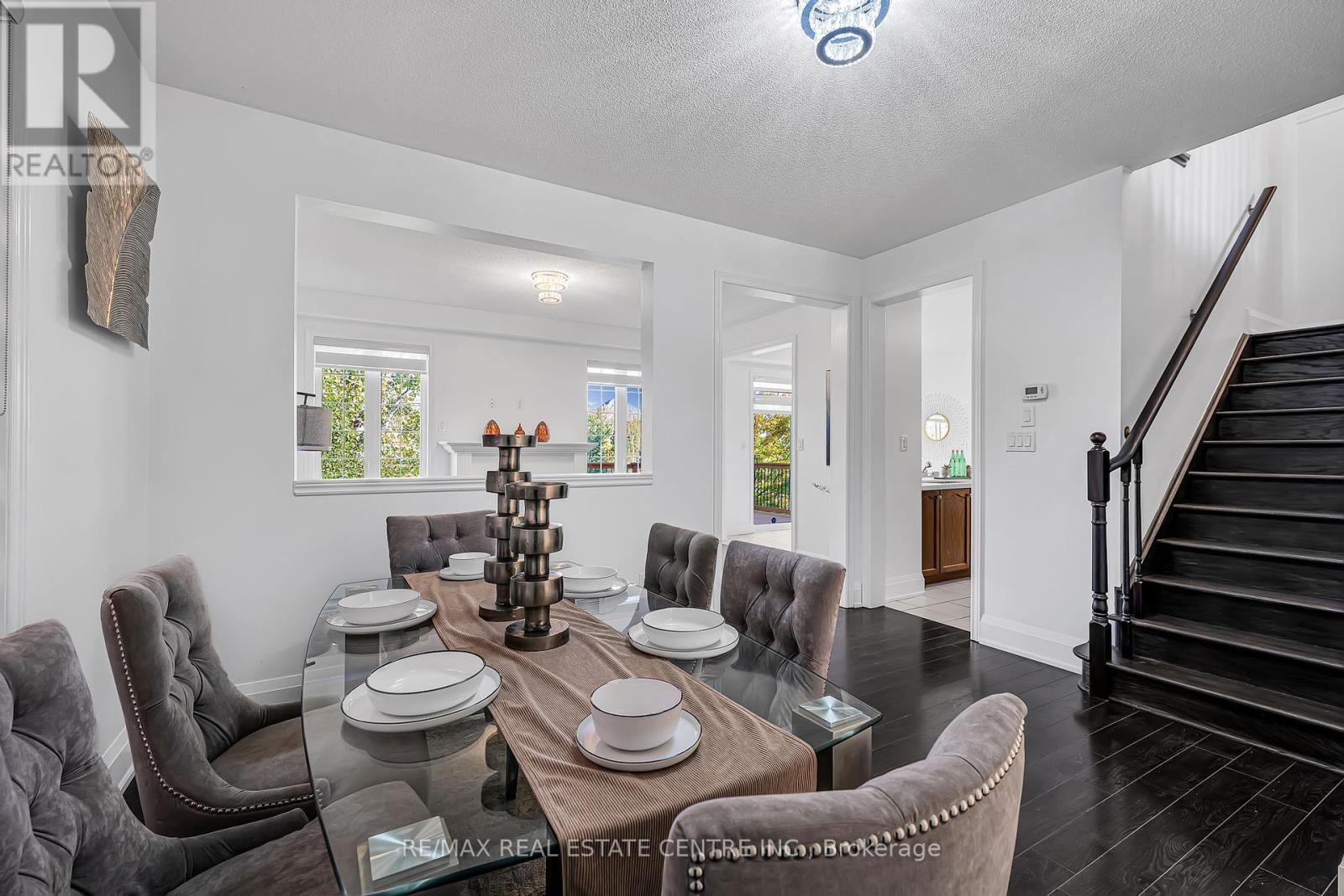 425 Bussel Crescent, Milton, Ontario  L9T 0W7 - Photo 8 - W12450460