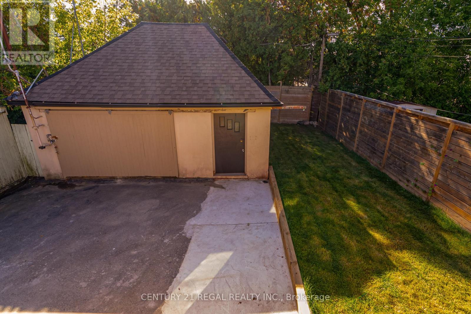 26 Alyward Street, Toronto, Ontario  M6M 3L2 - Photo 25 - W12450469