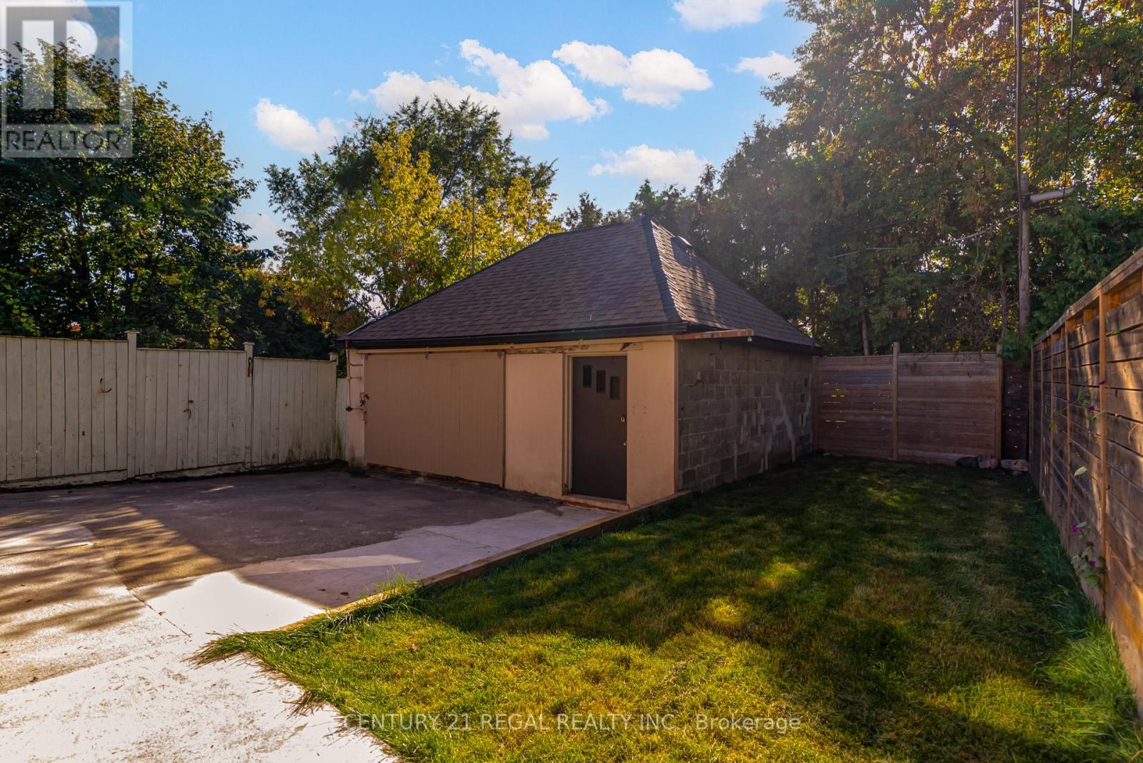 26 Alyward Street, Toronto, Ontario  M6M 3L2 - Photo 26 - W12450469