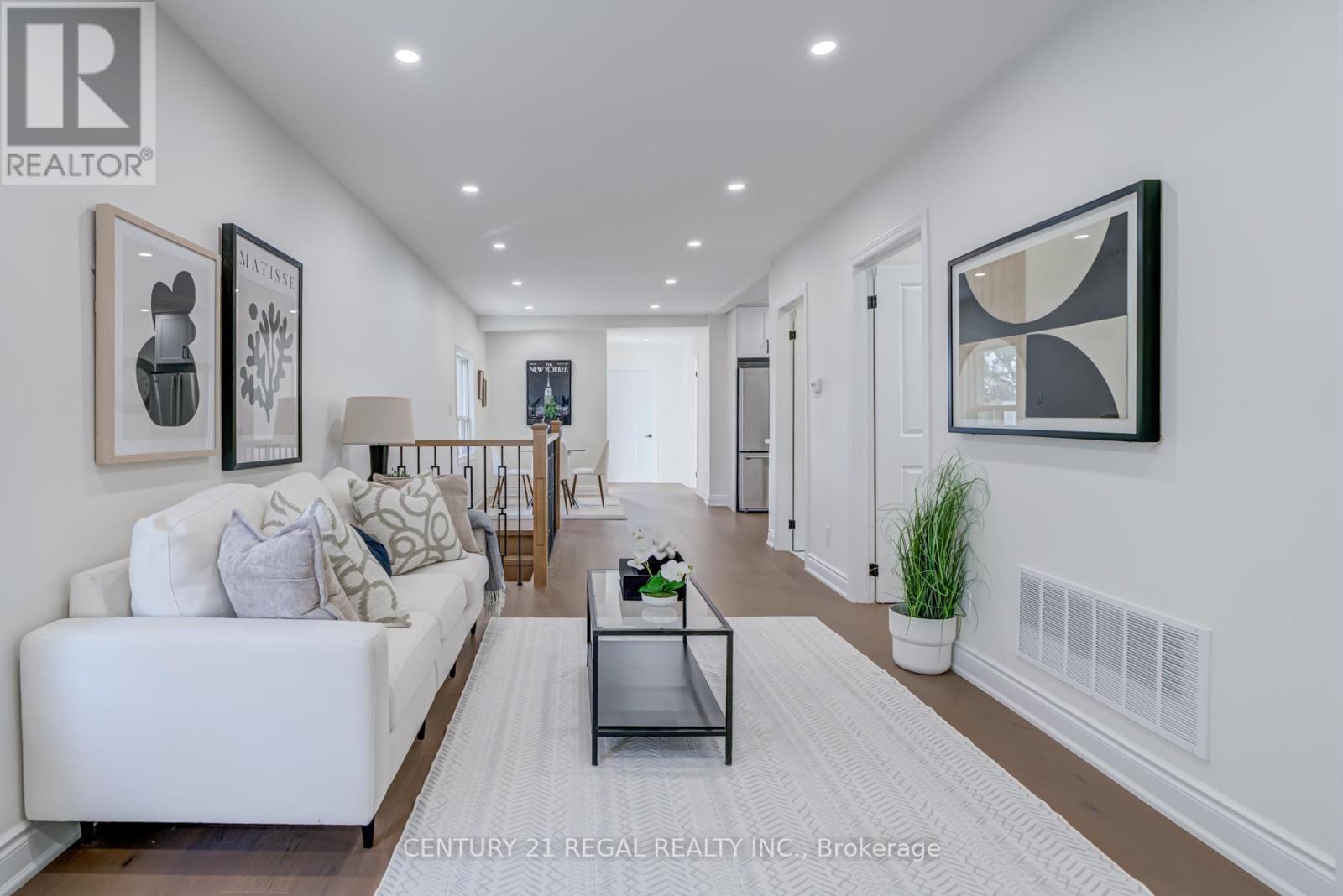26 Alyward Street, Toronto, Ontario  M6M 3L2 - Photo 5 - W12450469