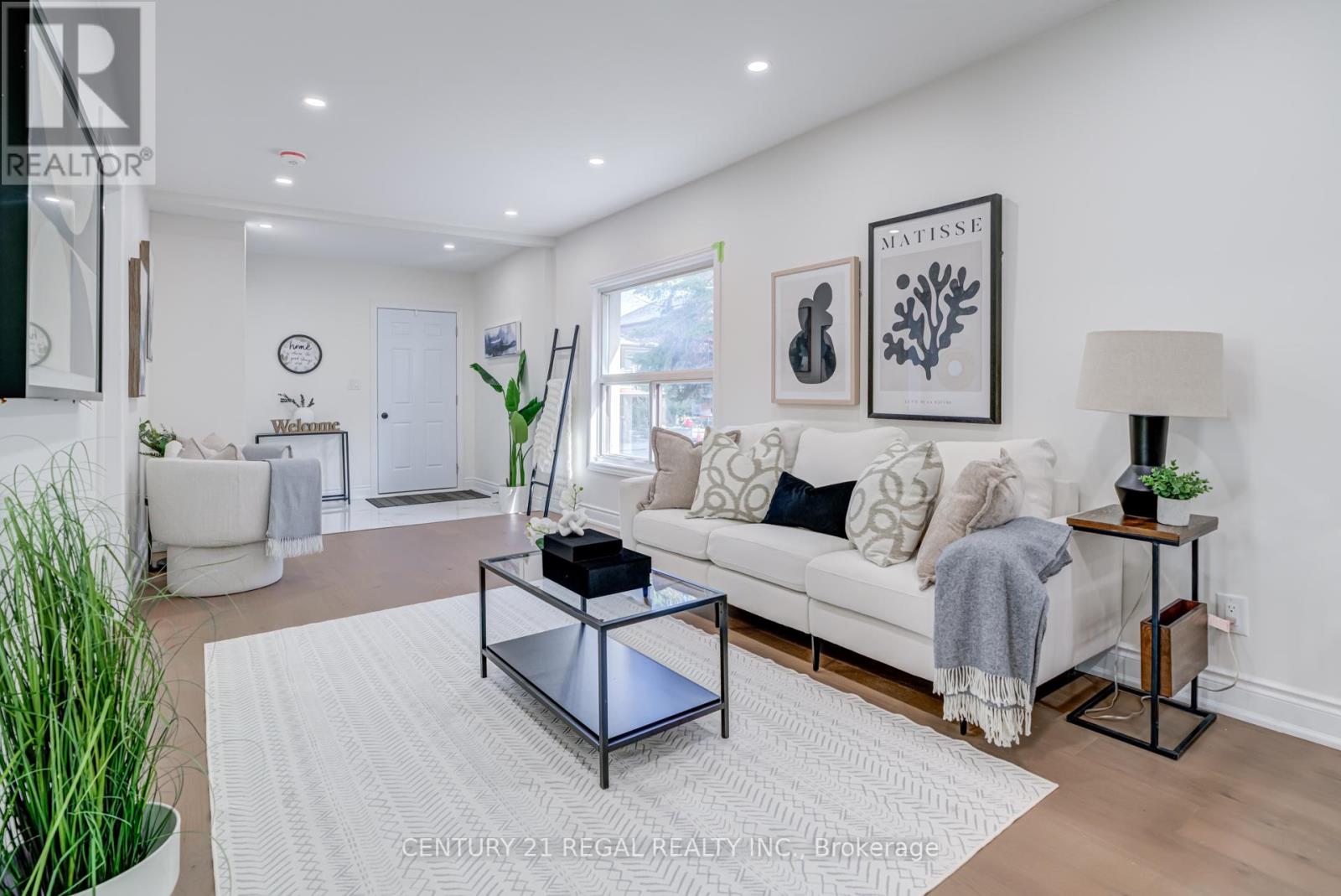 26 Alyward Street, Toronto, Ontario  M6M 3L2 - Photo 6 - W12450469