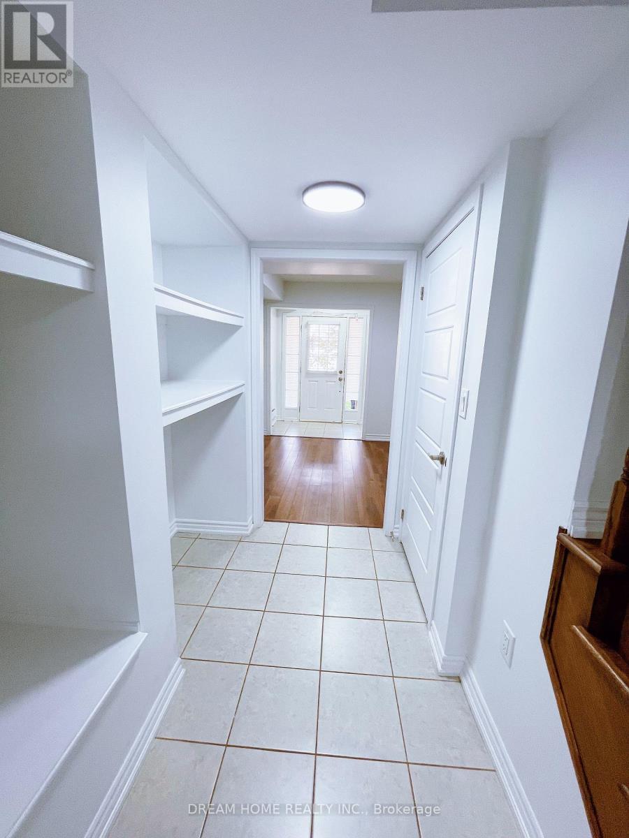 651 Laking Terrace, Milton, Ontario  L9T 9J4 - Photo 4 - W12450495