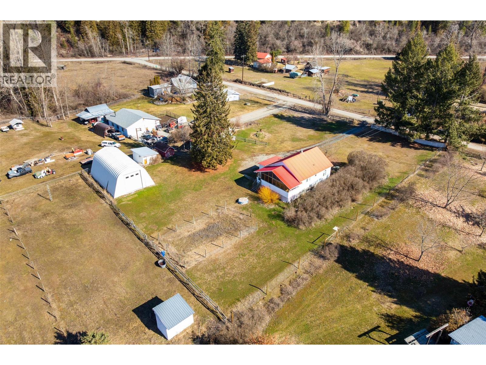 1117 15th Avenue S, Creston, British Columbia  V0B 1G1 - Photo 1 - 10364955