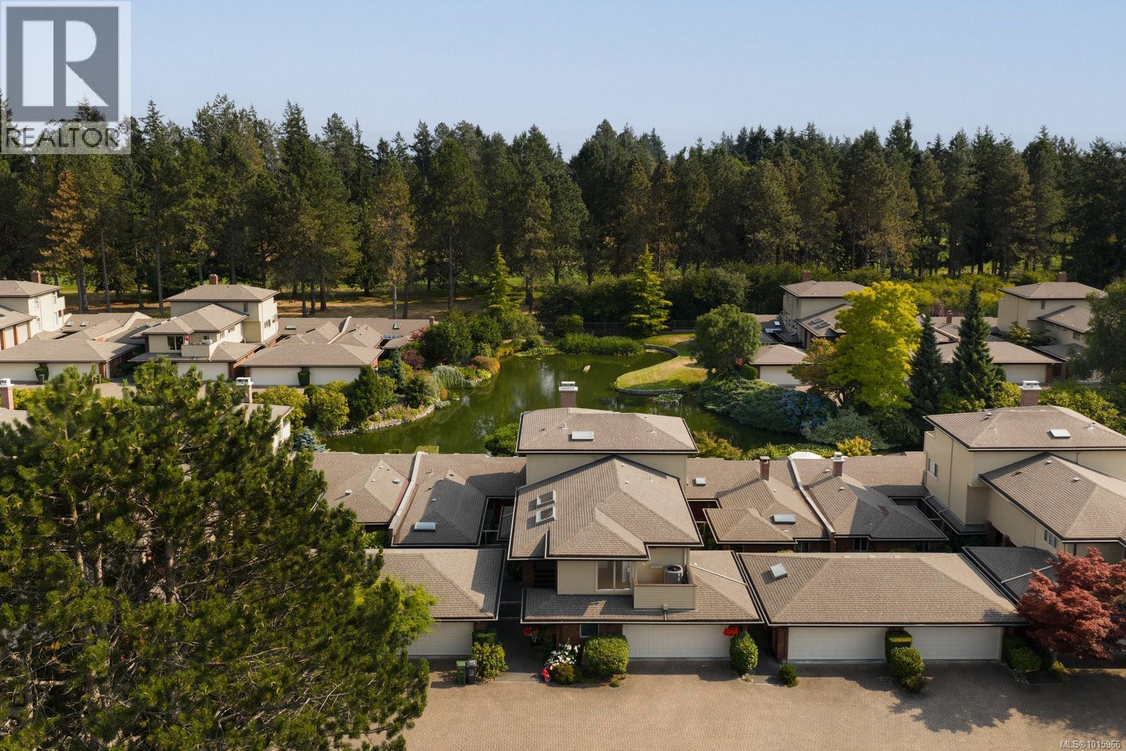 124 2345 Cedar Hill Cross Rd, Oak Bay, British Columbia  V8P 5M8 - Photo 4 - 1015966