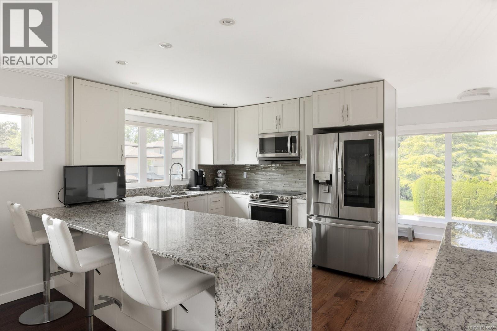 124 2345 Cedar Hill Cross Rd, Oak Bay, British Columbia  V8P 5M8 - Photo 8 - 1015966