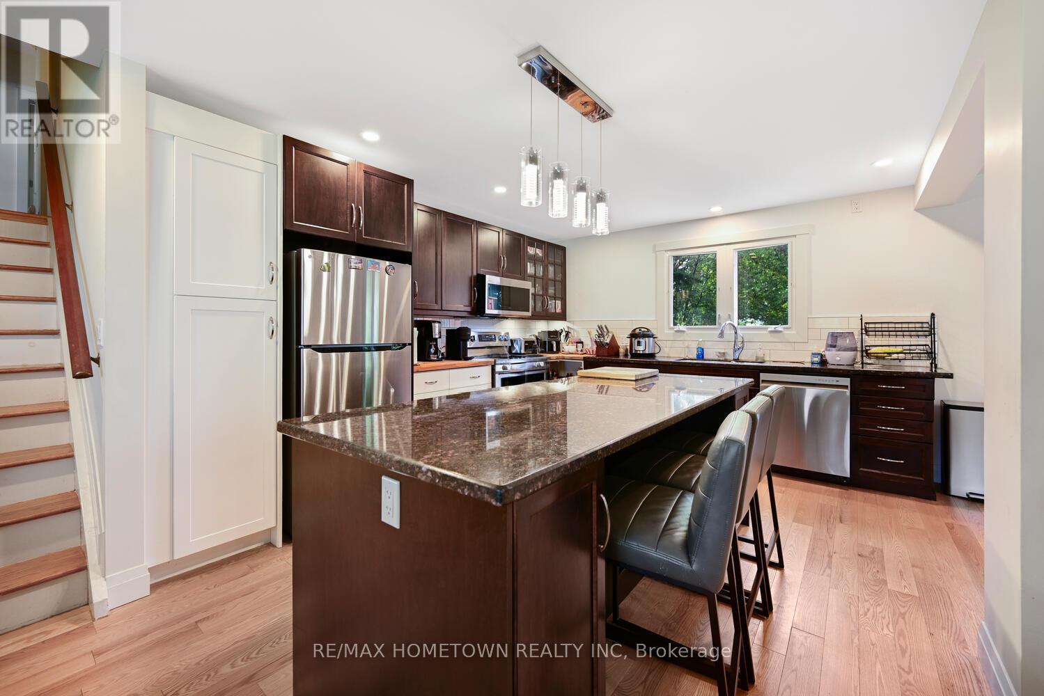 6 Maplewood Circle, Brockville, Ontario  K6V 1N4 - Photo 11 - X12450521