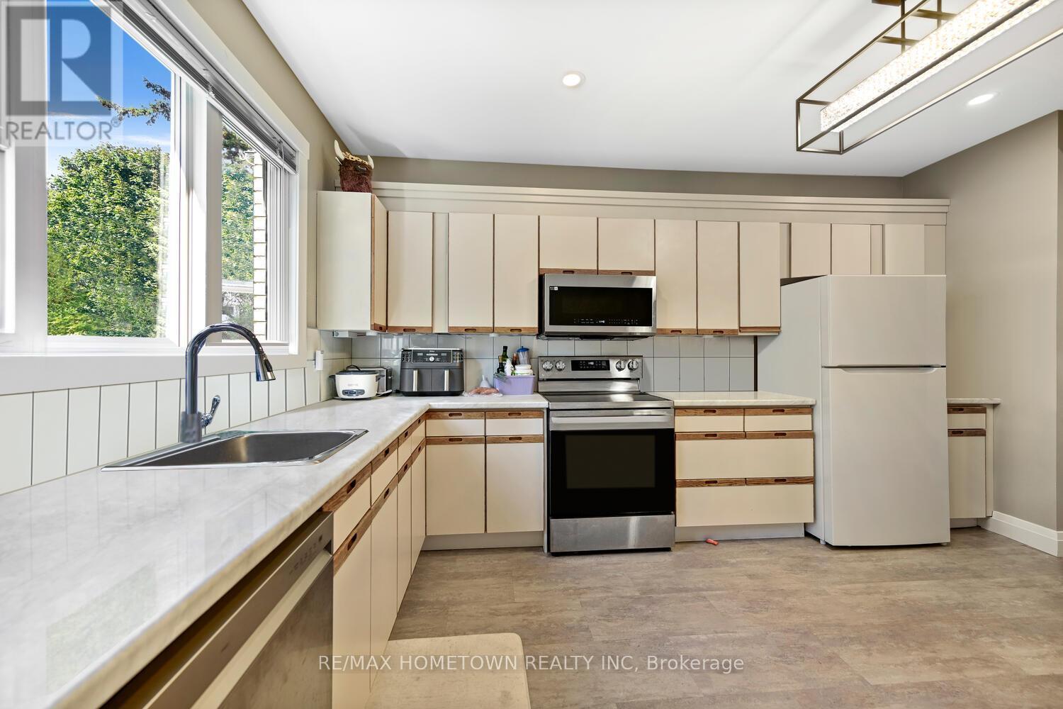 6 Maplewood Circle, Brockville, Ontario  K6V 1N4 - Photo 39 - X12450521