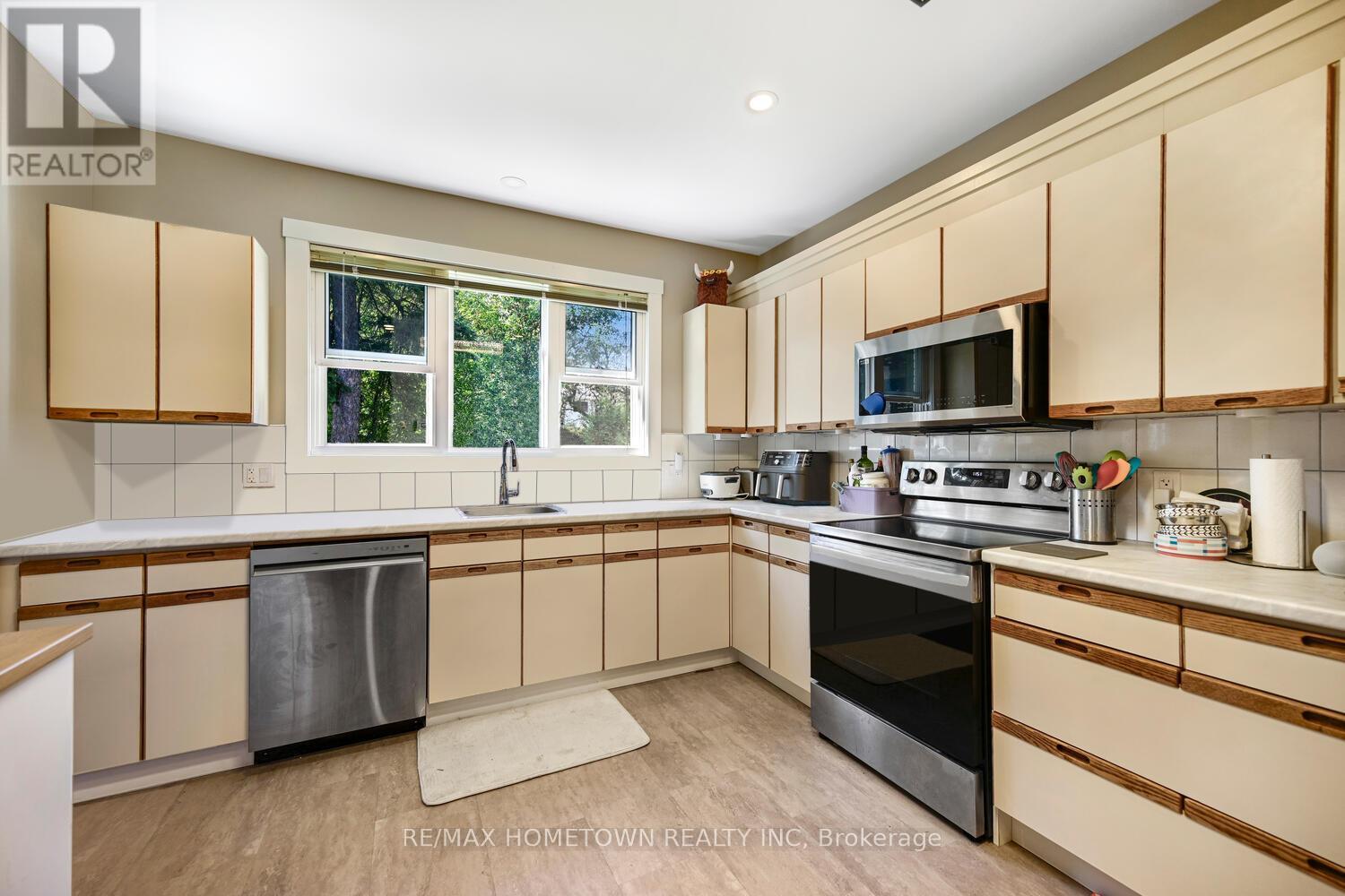 6 Maplewood Circle, Brockville, Ontario  K6V 1N4 - Photo 40 - X12450521