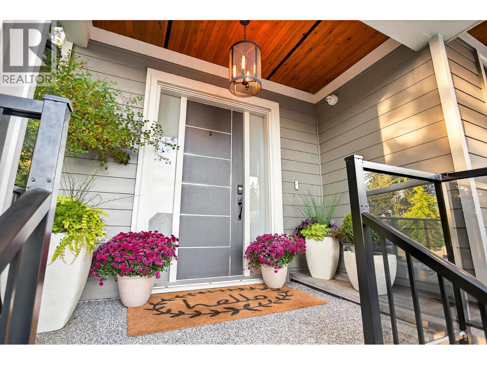 3479 Wales Avenue, Coquitlam, British Columbia  V3E 0K5 - Photo 2 - R3056081
