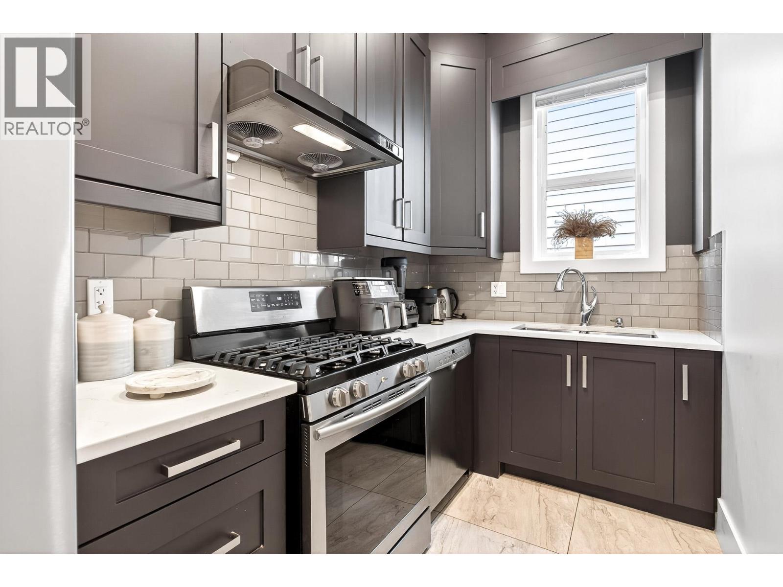 3479 Wales Avenue, Coquitlam, British Columbia  V3E 0K5 - Photo 10 - R3056081