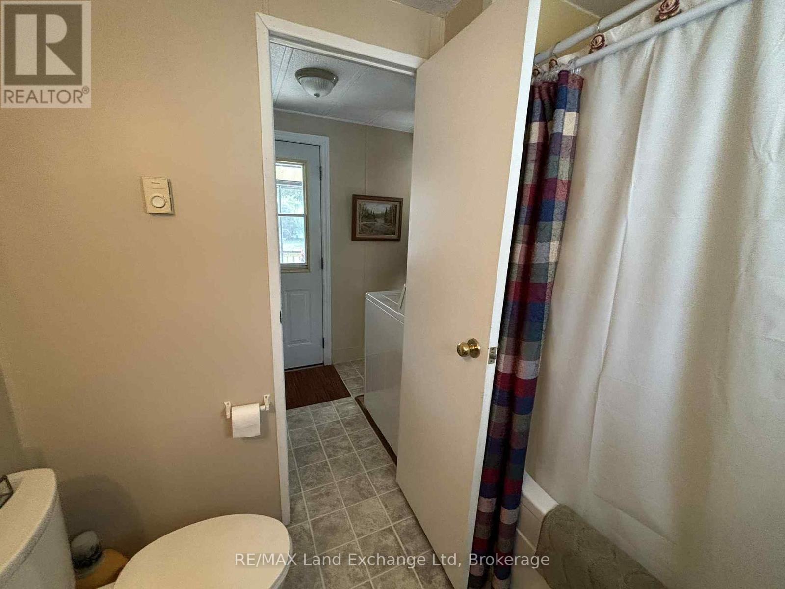 35 Briarwood Crescent, North Huron (Wingham), Ontario  N0G 2W0 - Photo 12 - X12450512