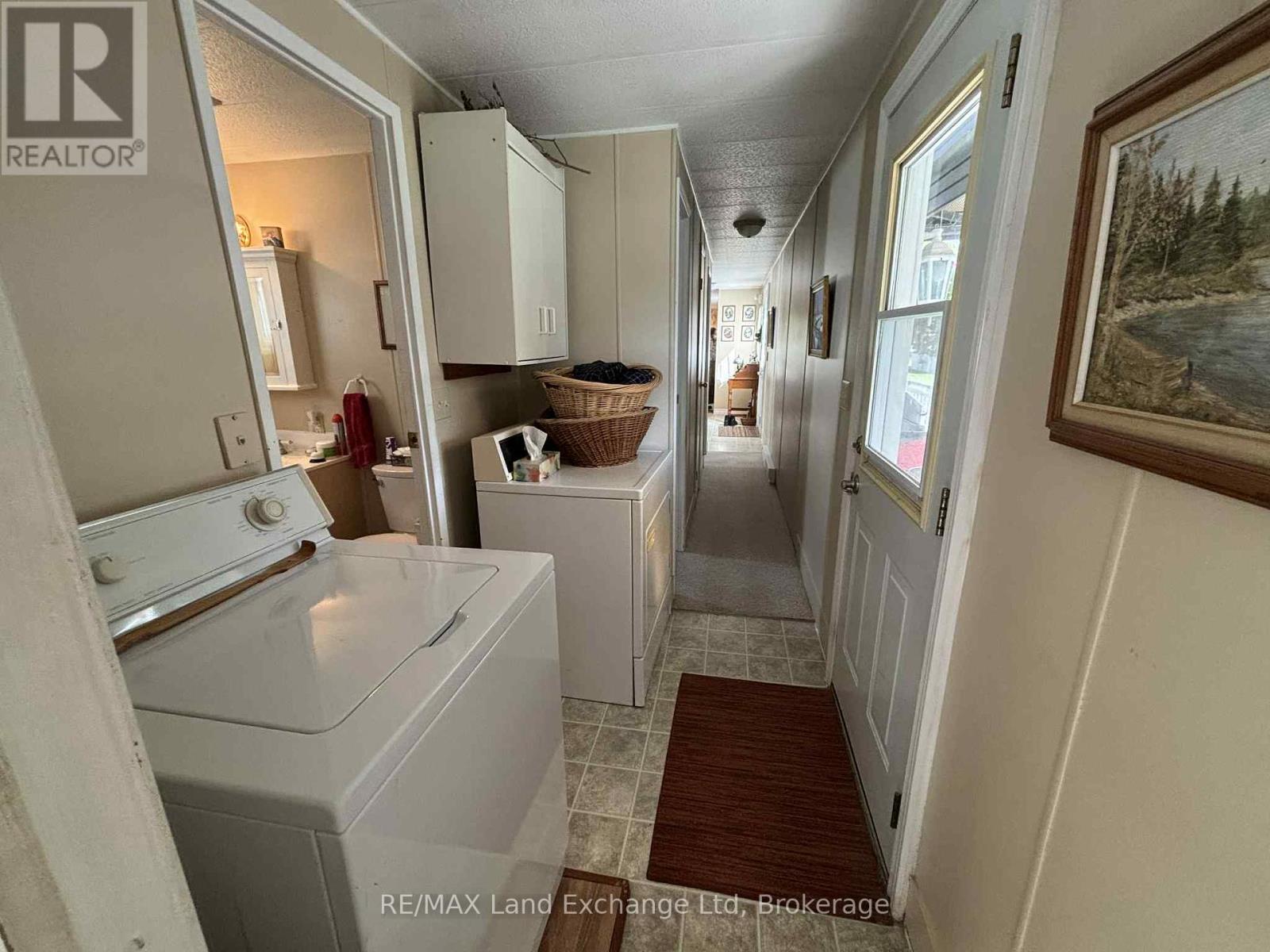 35 Briarwood Crescent, North Huron (Wingham), Ontario  N0G 2W0 - Photo 13 - X12450512