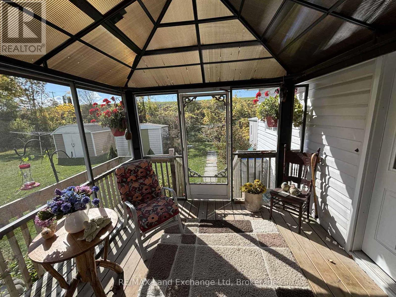 35 Briarwood Crescent, North Huron (Wingham), Ontario  N0G 2W0 - Photo 17 - X12450512