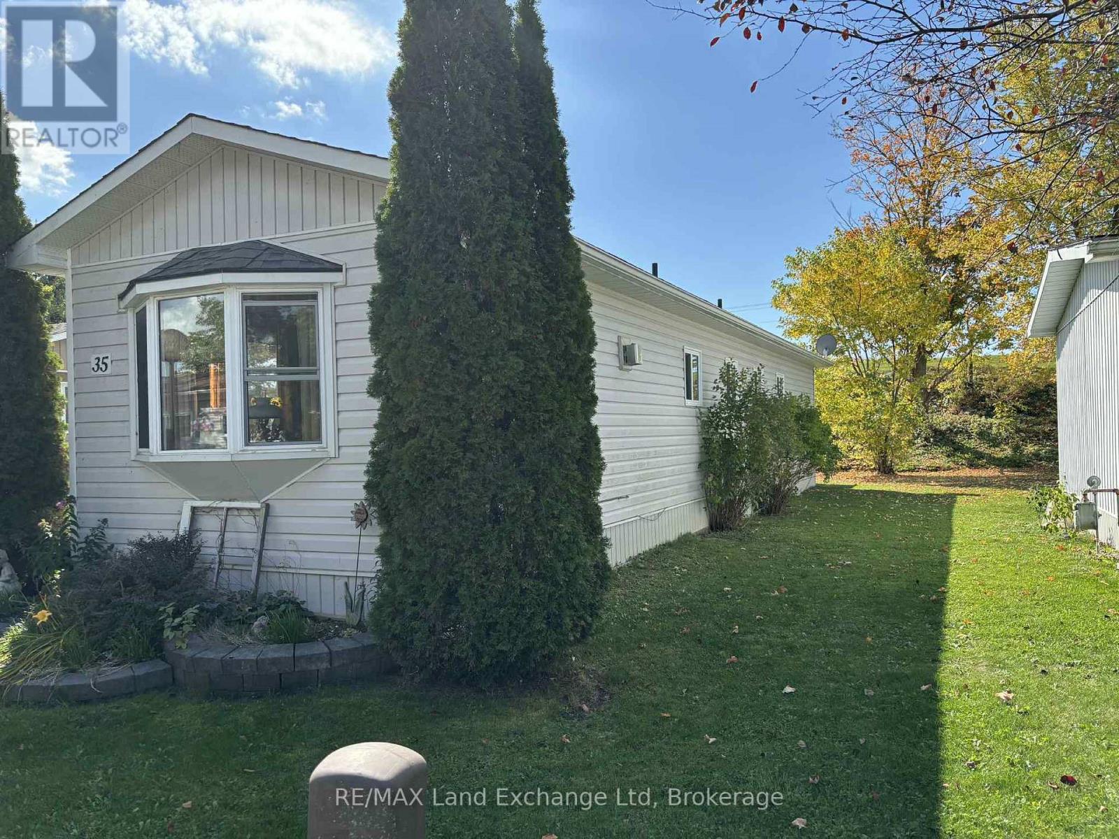 35 Briarwood Crescent, North Huron (Wingham), Ontario  N0G 2W0 - Photo 2 - X12450512