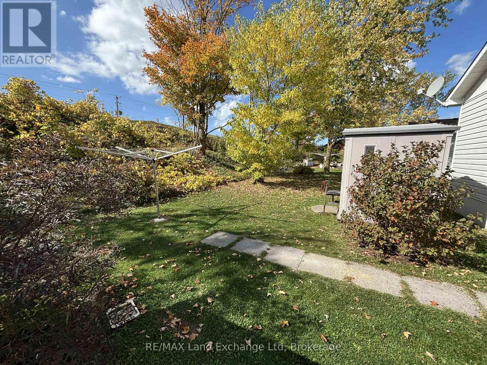 35 Briarwood Crescent, North Huron (Wingham), Ontario  N0G 2W0 - Photo 21 - X12450512