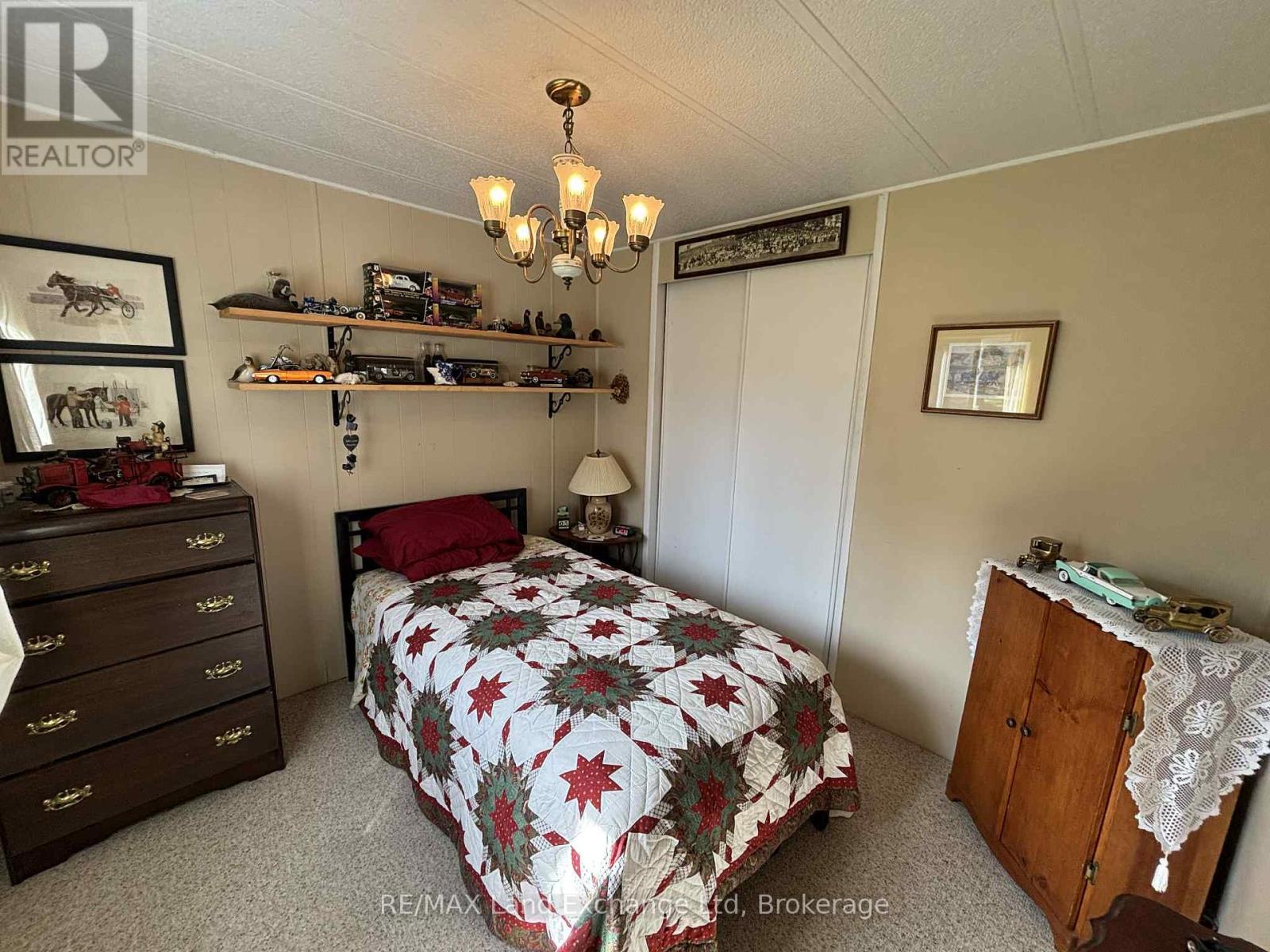 35 Briarwood Crescent, North Huron (Wingham), Ontario  N0G 2W0 - Photo 7 - X12450512