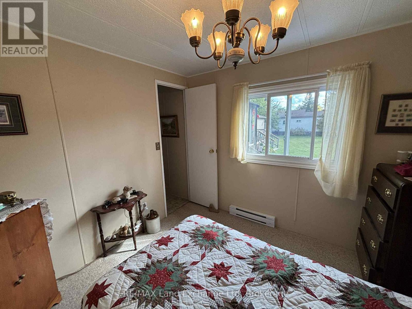 35 Briarwood Crescent, North Huron (Wingham), Ontario  N0G 2W0 - Photo 8 - X12450512