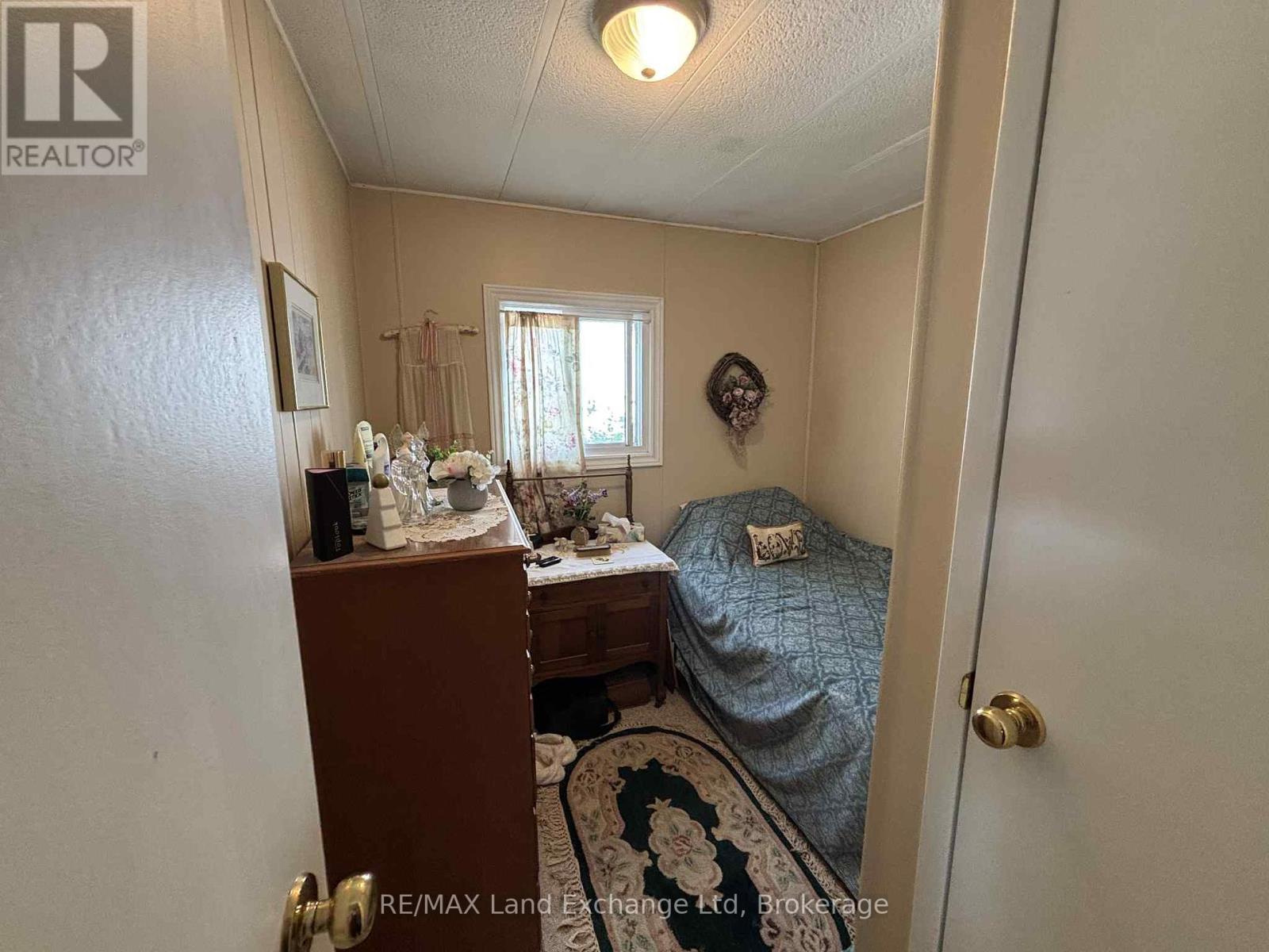35 Briarwood Crescent, North Huron (Wingham), Ontario  N0G 2W0 - Photo 9 - X12450512