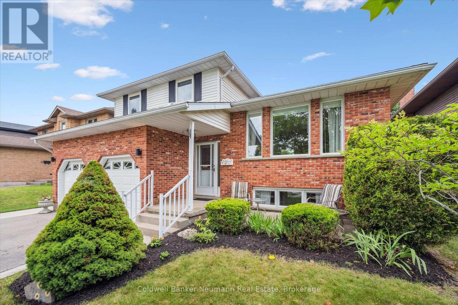 21 Old Colony Trail, Guelph, Ontario  N1G 4A3 - Photo 2 - X12450517