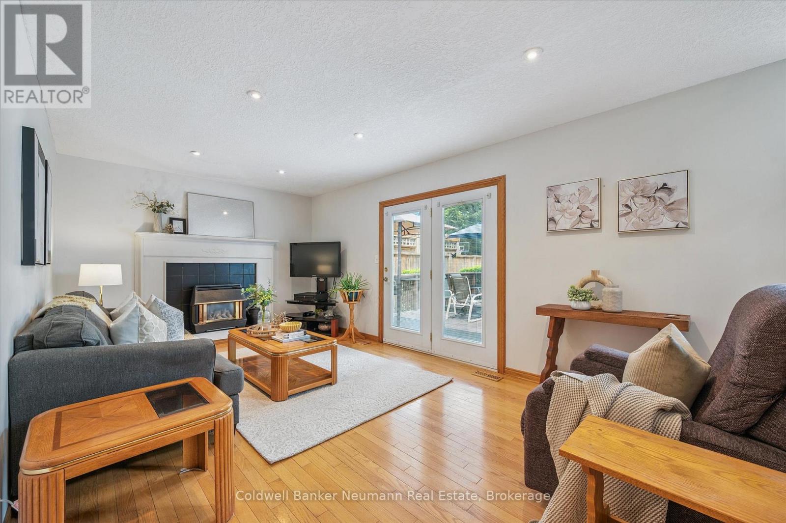 21 Old Colony Trail, Guelph, Ontario  N1G 4A3 - Photo 5 - X12450517