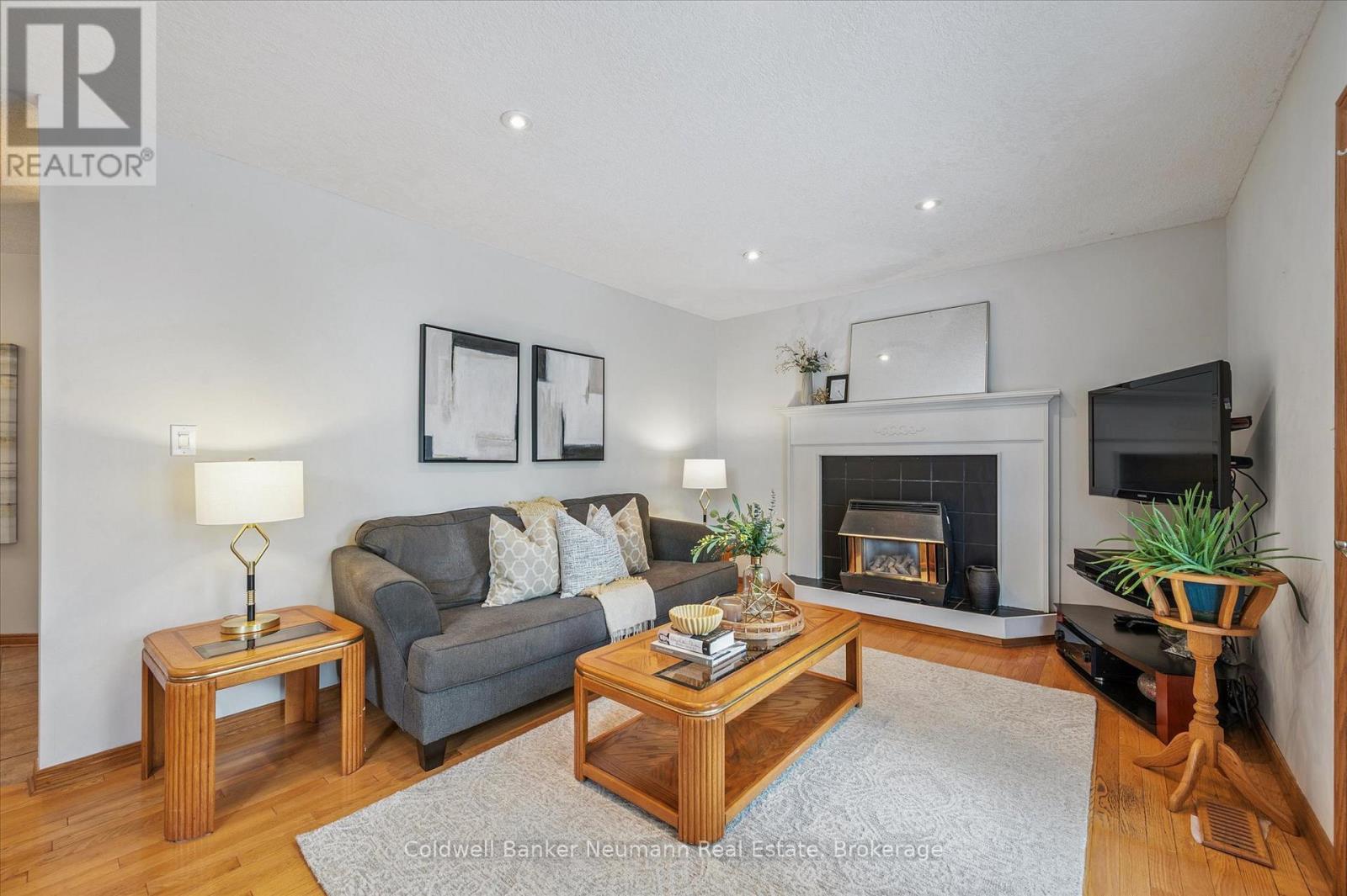 21 Old Colony Trail, Guelph, Ontario  N1G 4A3 - Photo 6 - X12450517