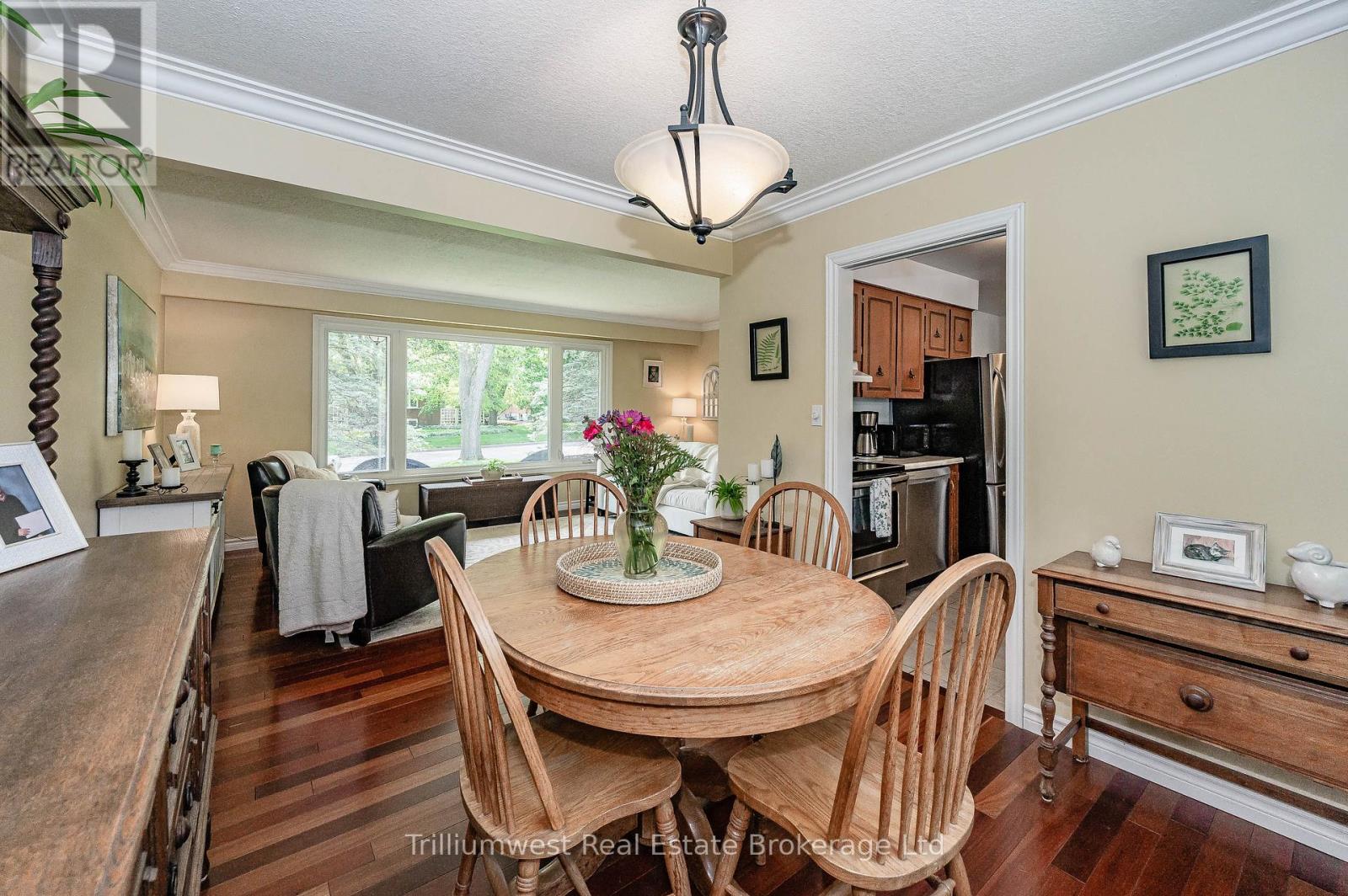 15 Karen Avenue, Guelph, Ontario  N1G 2N8 - Photo 11 - X12450557