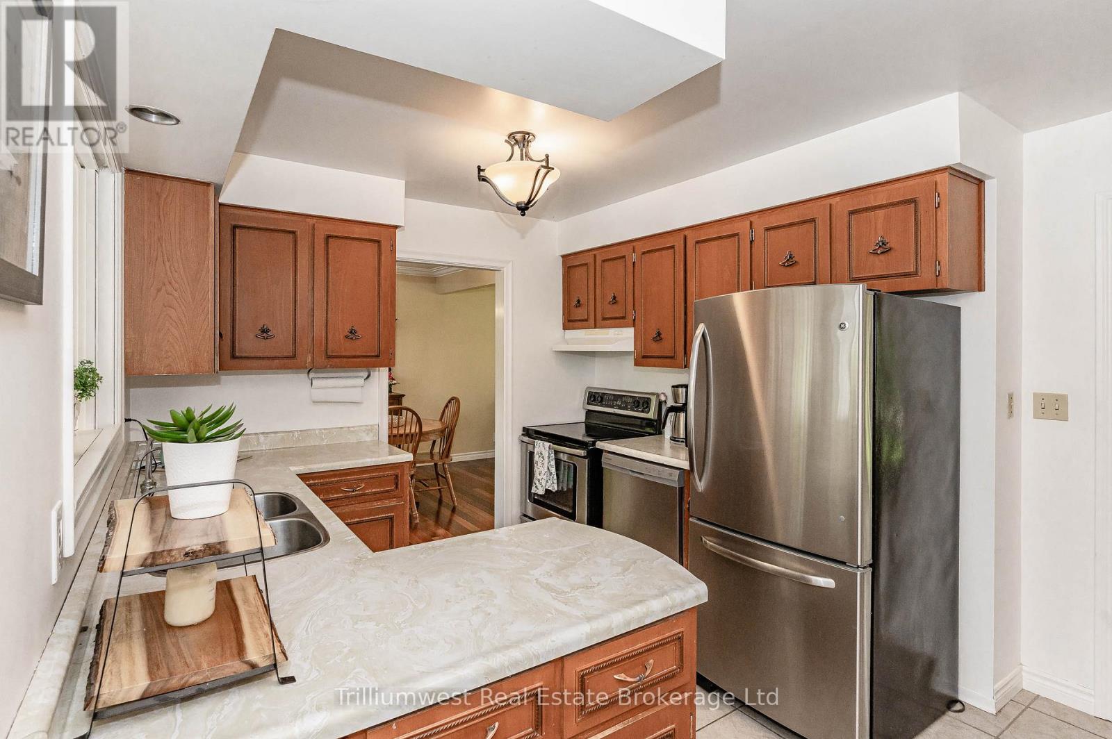 15 Karen Avenue, Guelph, Ontario  N1G 2N8 - Photo 12 - X12450557