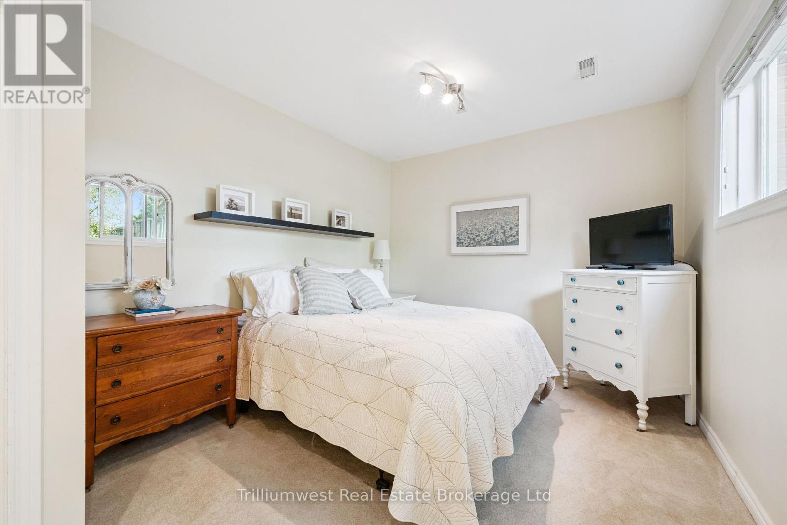 15 Karen Avenue, Guelph, Ontario  N1G 2N8 - Photo 27 - X12450557