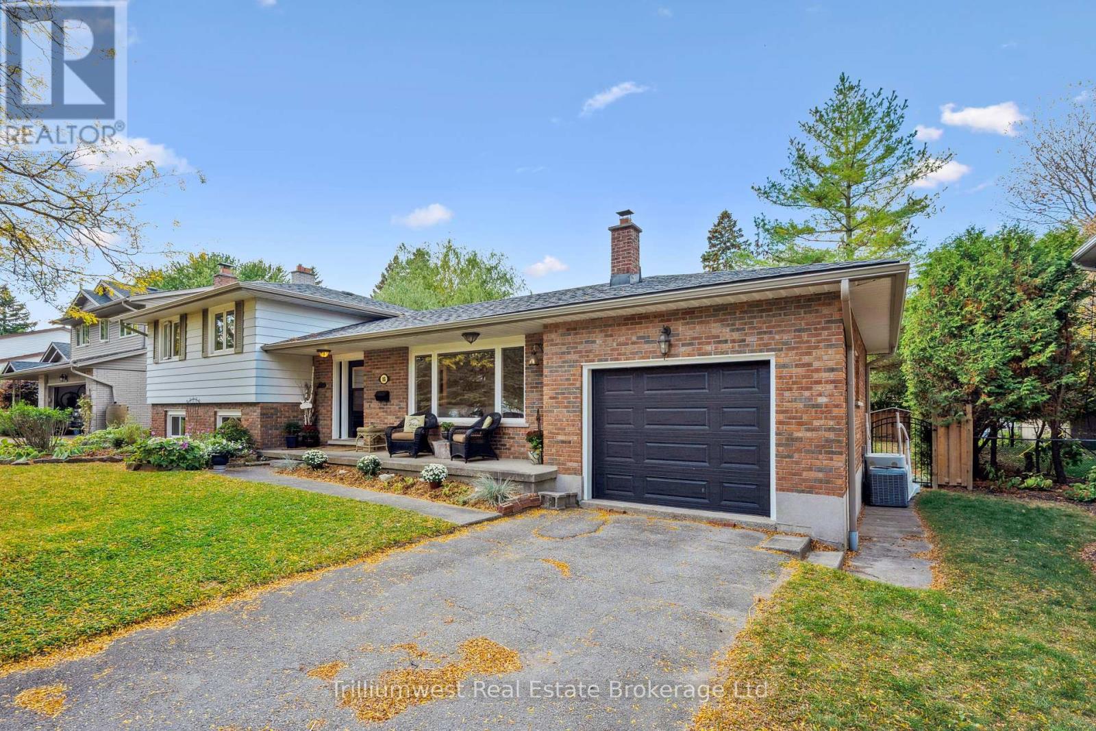 15 Karen Avenue, Guelph, Ontario  N1G 2N8 - Photo 3 - X12450557