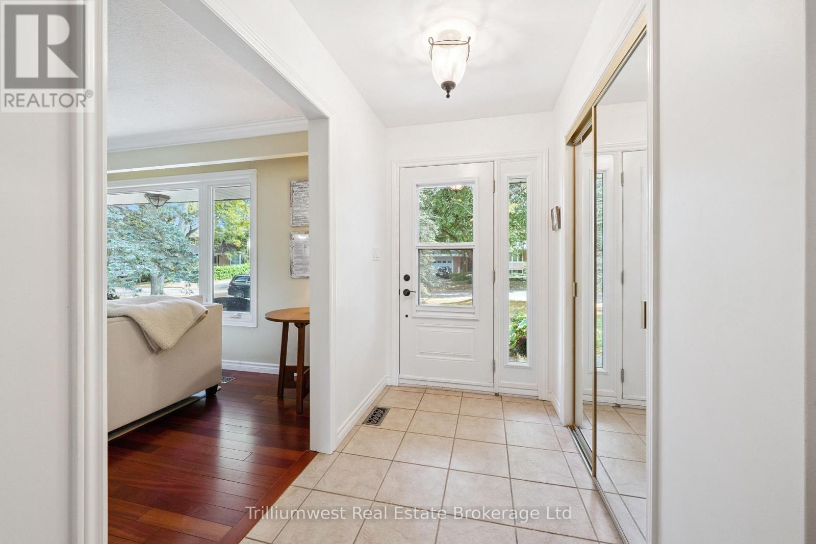 15 Karen Avenue, Guelph, Ontario  N1G 2N8 - Photo 6 - X12450557
