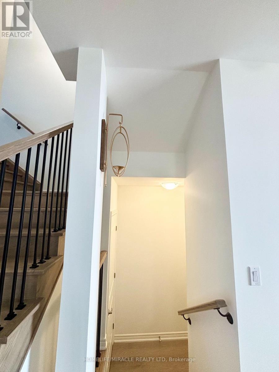 103 Picardy Drive, Hamilton, Ontario  L8J 0K2 - Photo 6 - X12450478