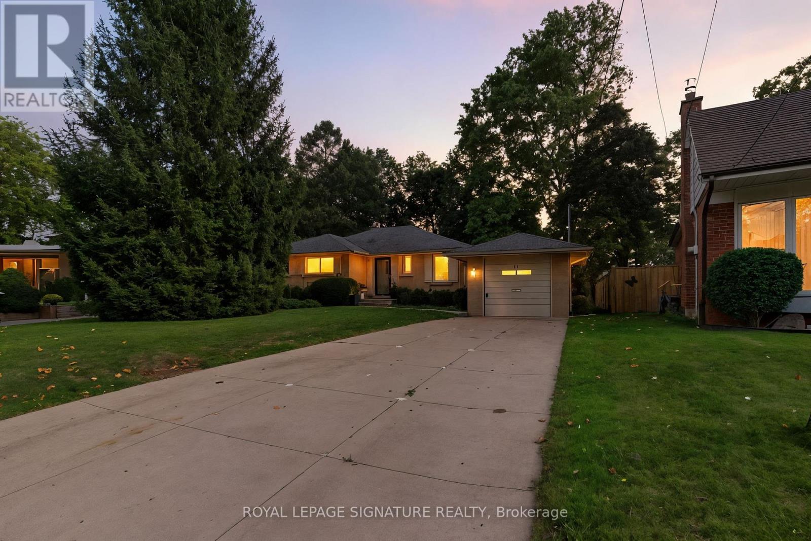 71 Grant Boulevard, Hamilton, Ontario  L9H 4L9 - Photo 39 - X12450479