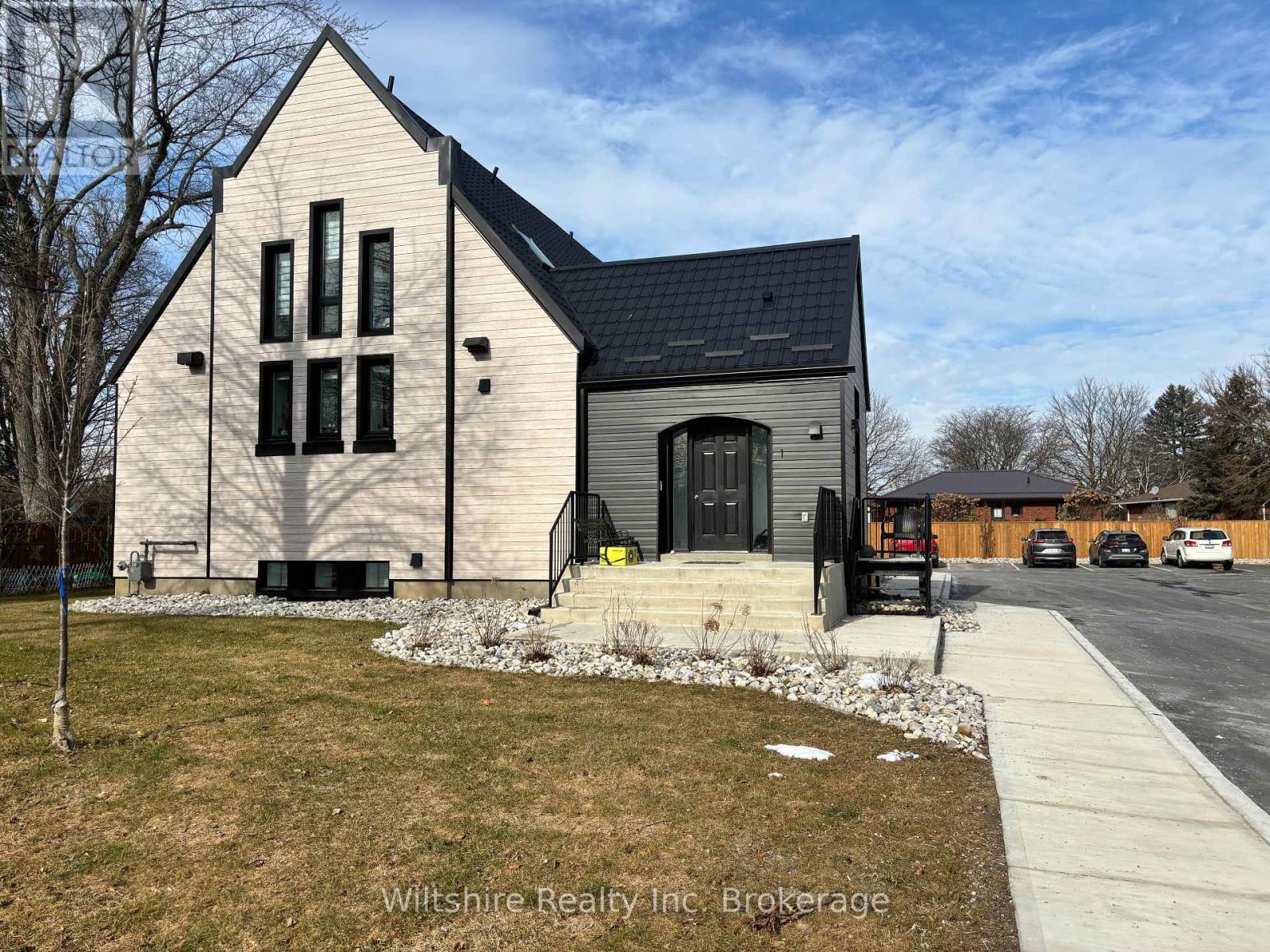 3 - 14 GLENDALE DRIVE, Tillsonburg, Ontario