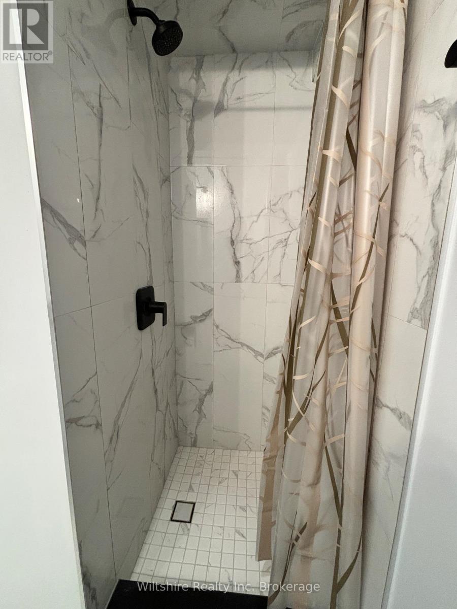 3 - 14 Glendale Drive, Tillsonburg, Ontario  N4G 1J2 - Photo 3 - X12450570