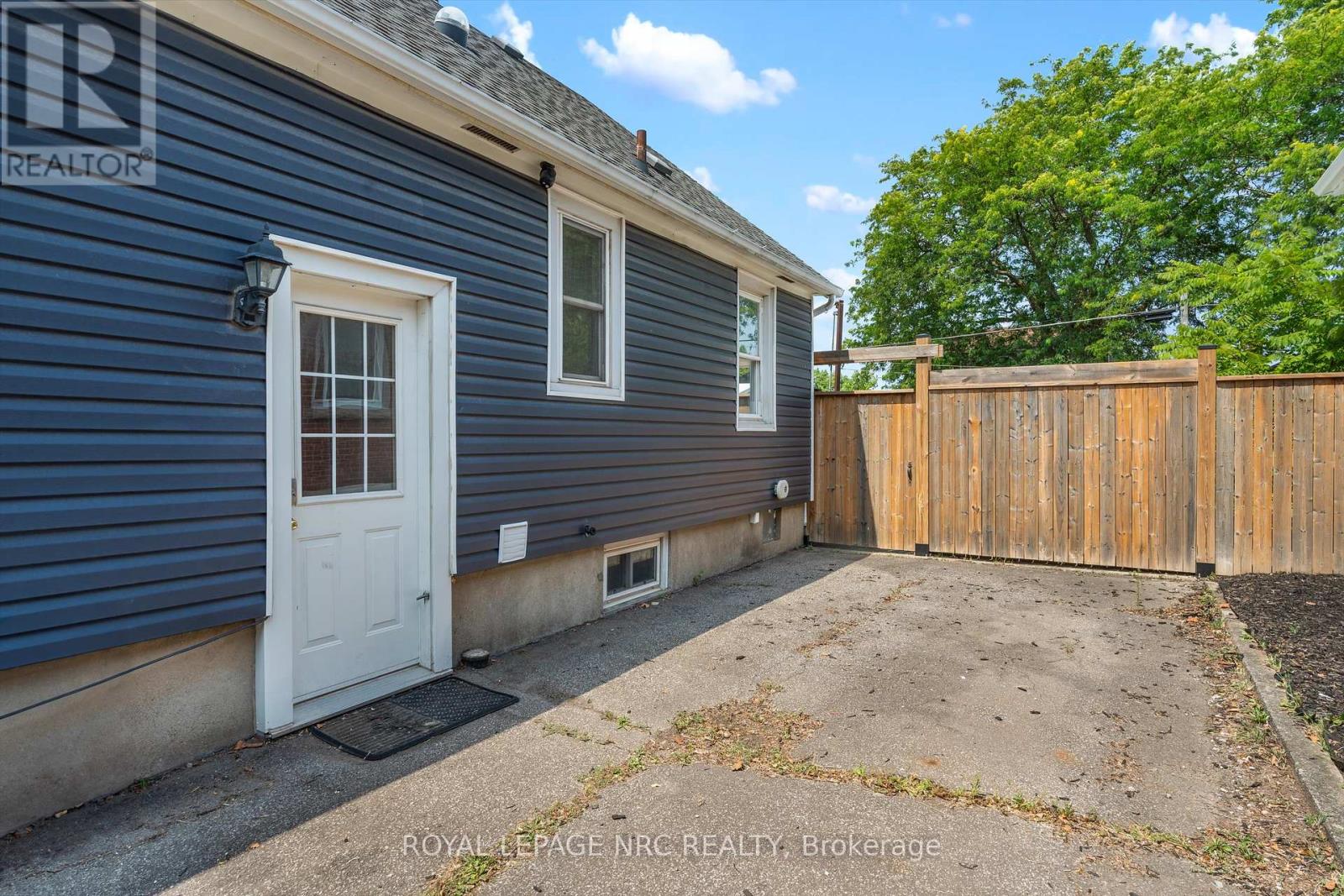 19 Seymour Avenue, St. Catharines, Ontario  L2P 1A3 - Photo 26 - X12338248