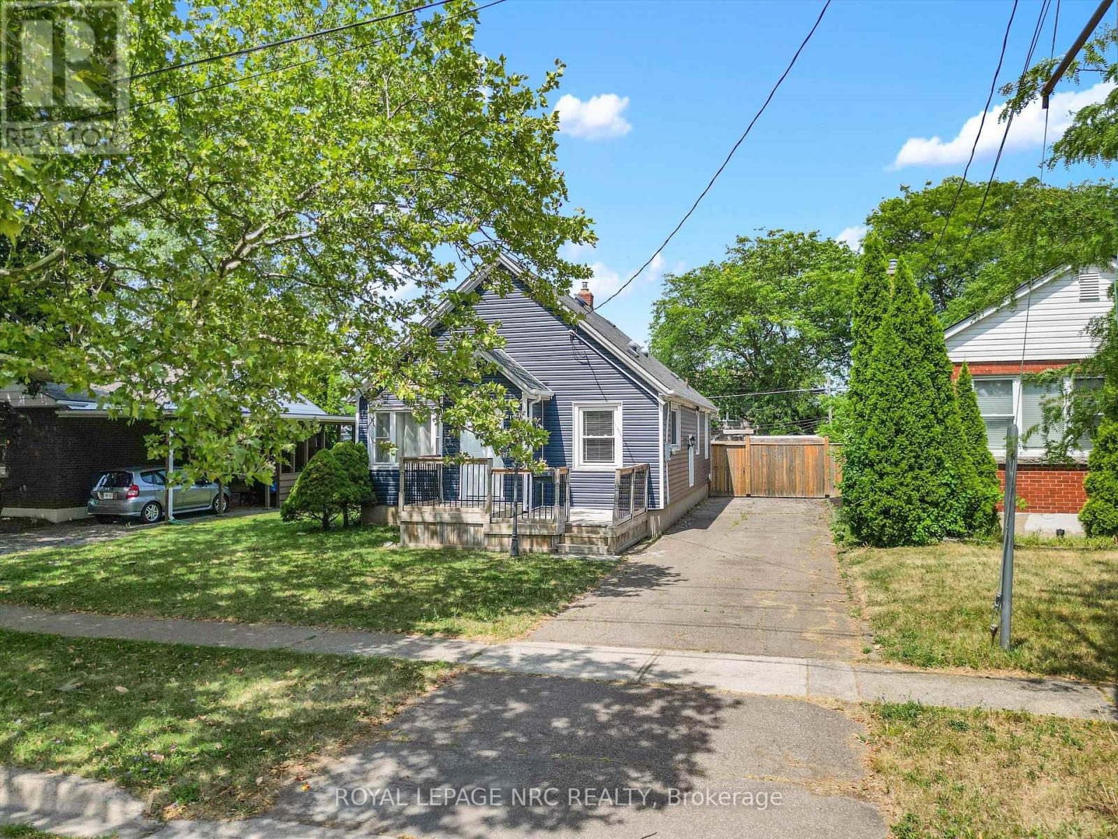 19 Seymour Avenue, St. Catharines, Ontario  L2P 1A3 - Photo 28 - X12338248