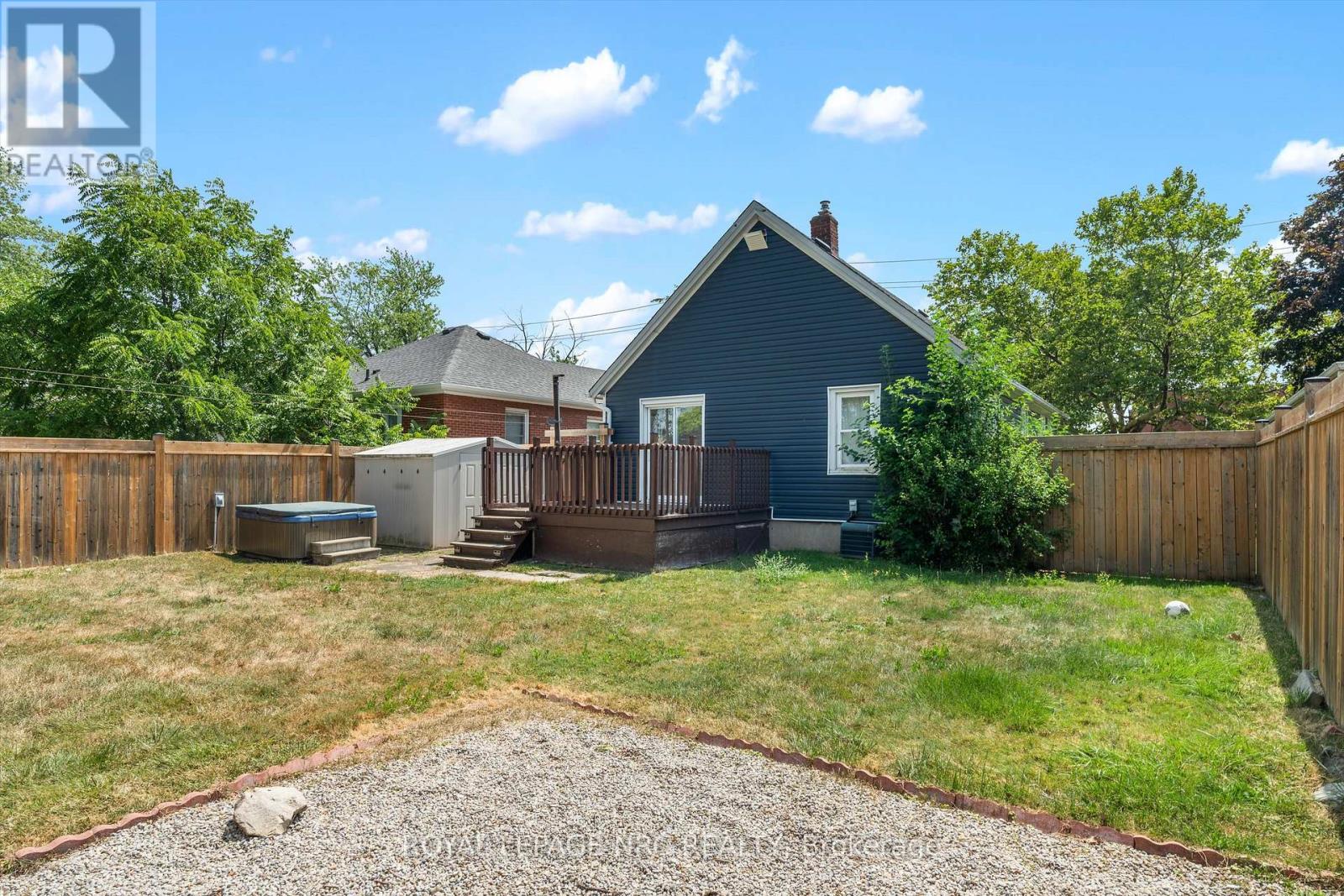 19 Seymour Avenue, St. Catharines, Ontario  L2P 1A3 - Photo 23 - X12338248