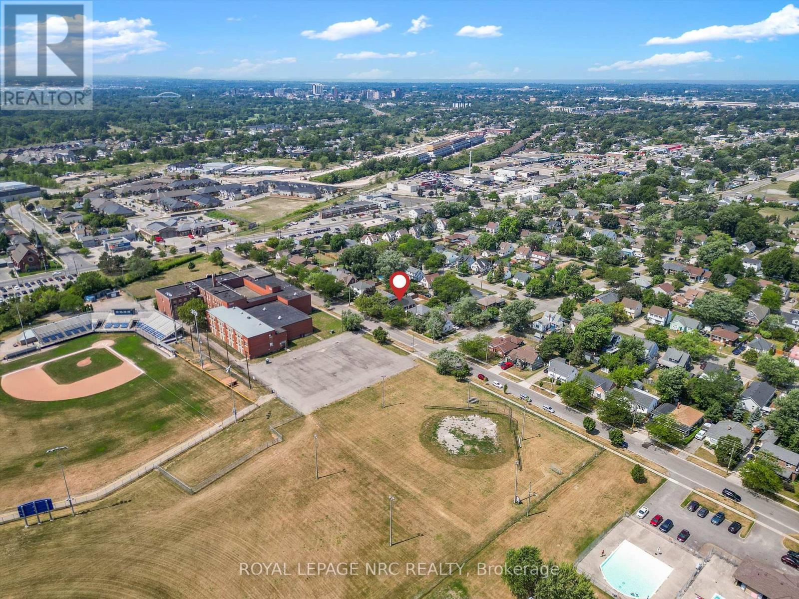 19 Seymour Avenue, St. Catharines, Ontario  L2P 1A3 - Photo 31 - X12338248