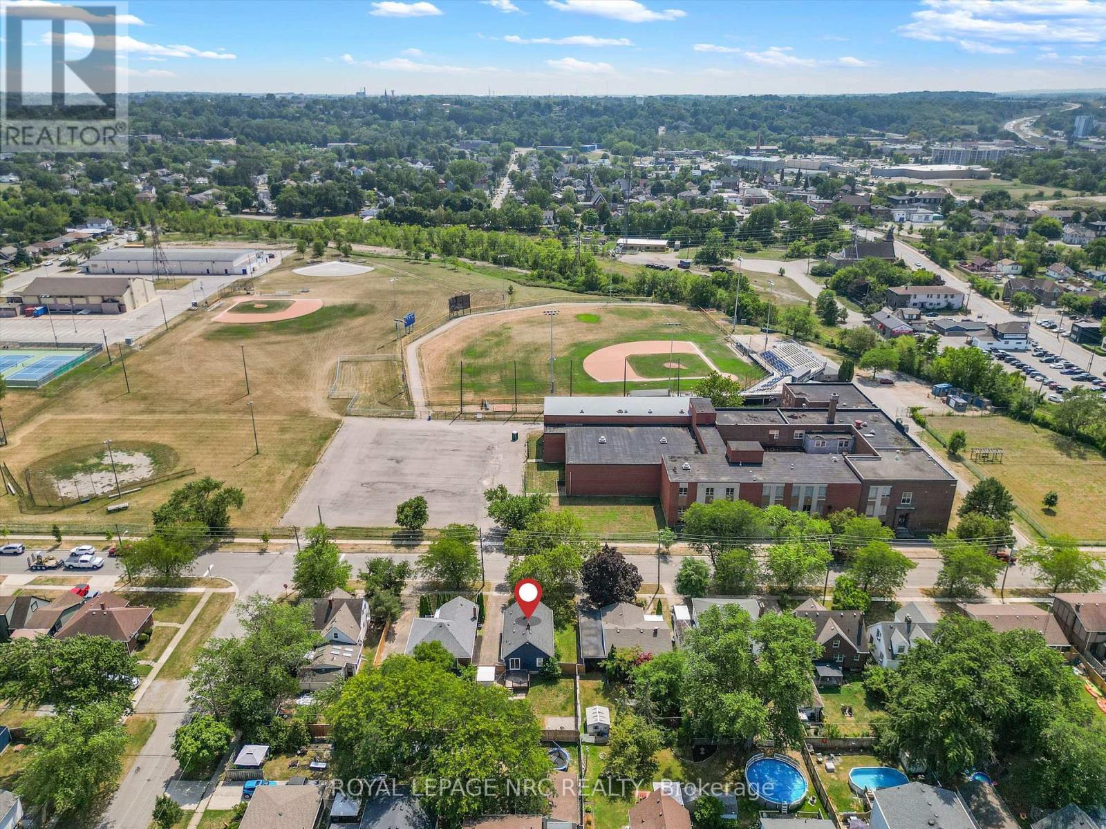 19 Seymour Avenue, St. Catharines, Ontario  L2P 1A3 - Photo 30 - X12338248