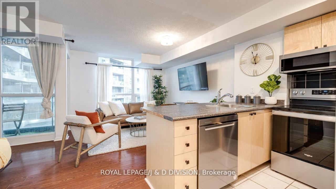 615 - 219 Fort York Boulevard, Toronto, Ontario  M5V 1B1 - Photo 2 - C12450504