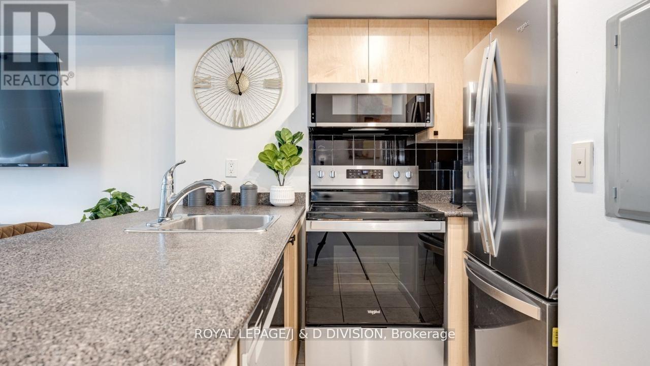 615 - 219 Fort York Boulevard, Toronto, Ontario  M5V 1B1 - Photo 3 - C12450504